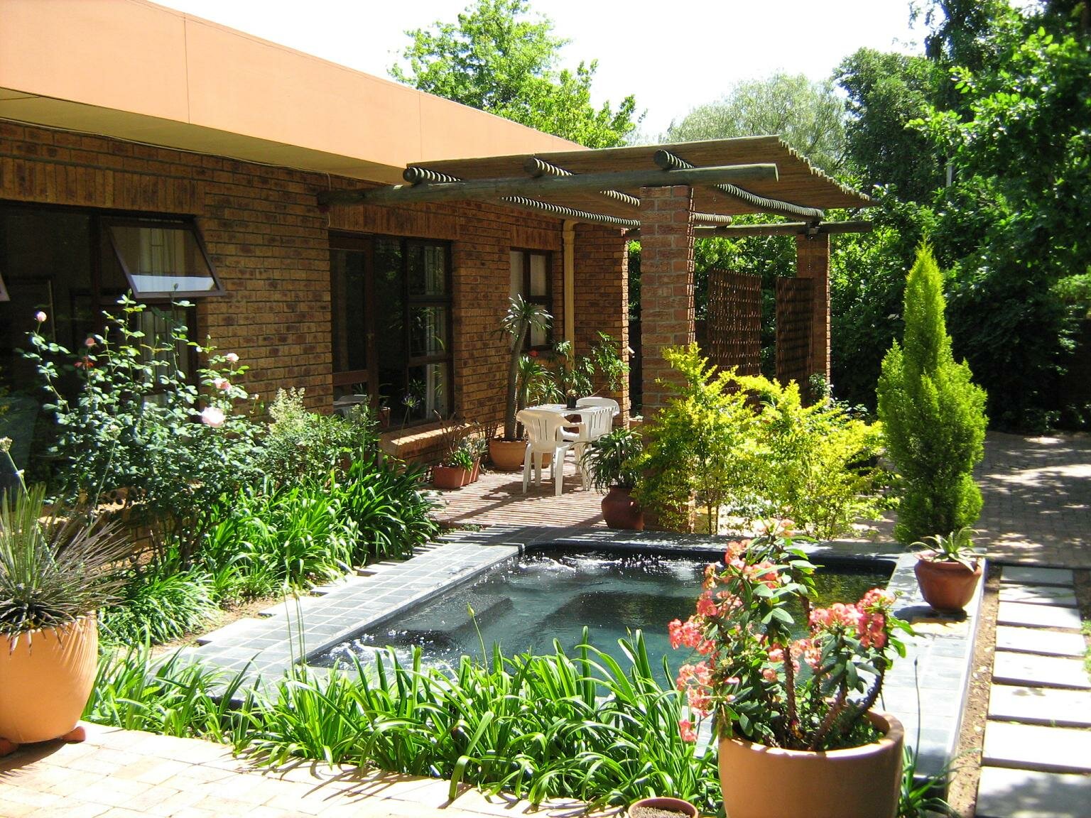 Garden and splash pool